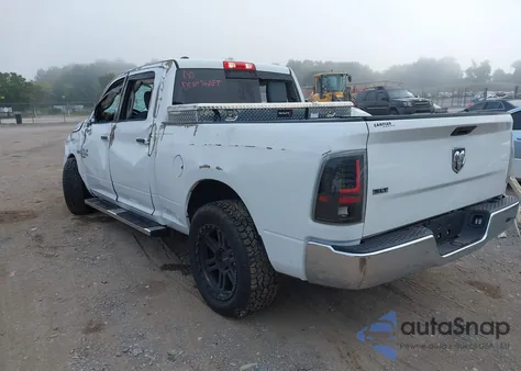 2019 Ram 1500 Classic Slt 4X2 6'4 Box z USA, uszkodzony, nr VIN 1C6RR6TT3KS706870